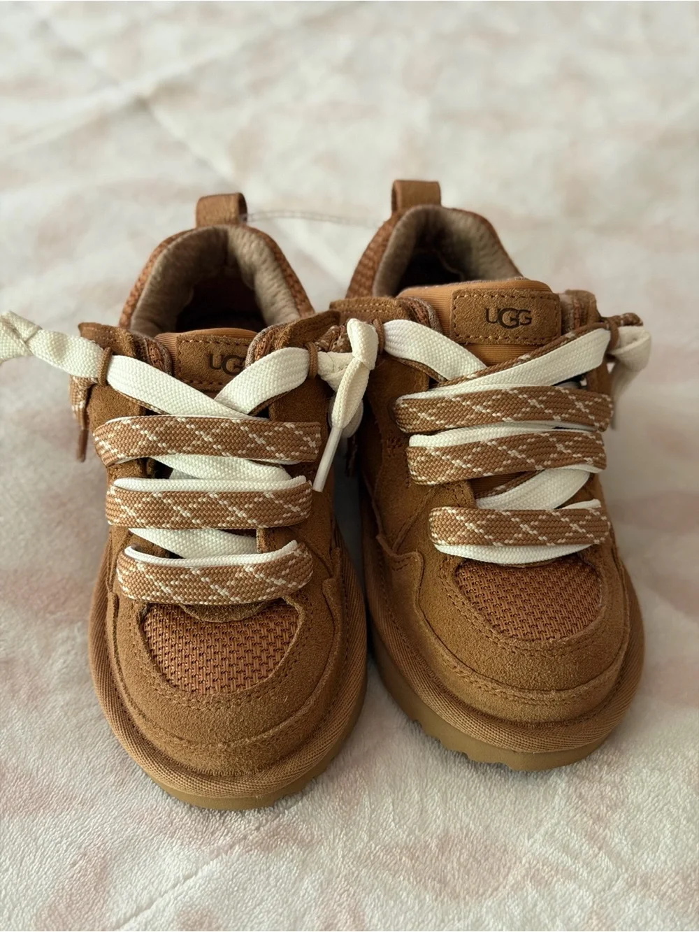 UGG Kids Chestnut Brown Lace-Up Sneakers with White Laces